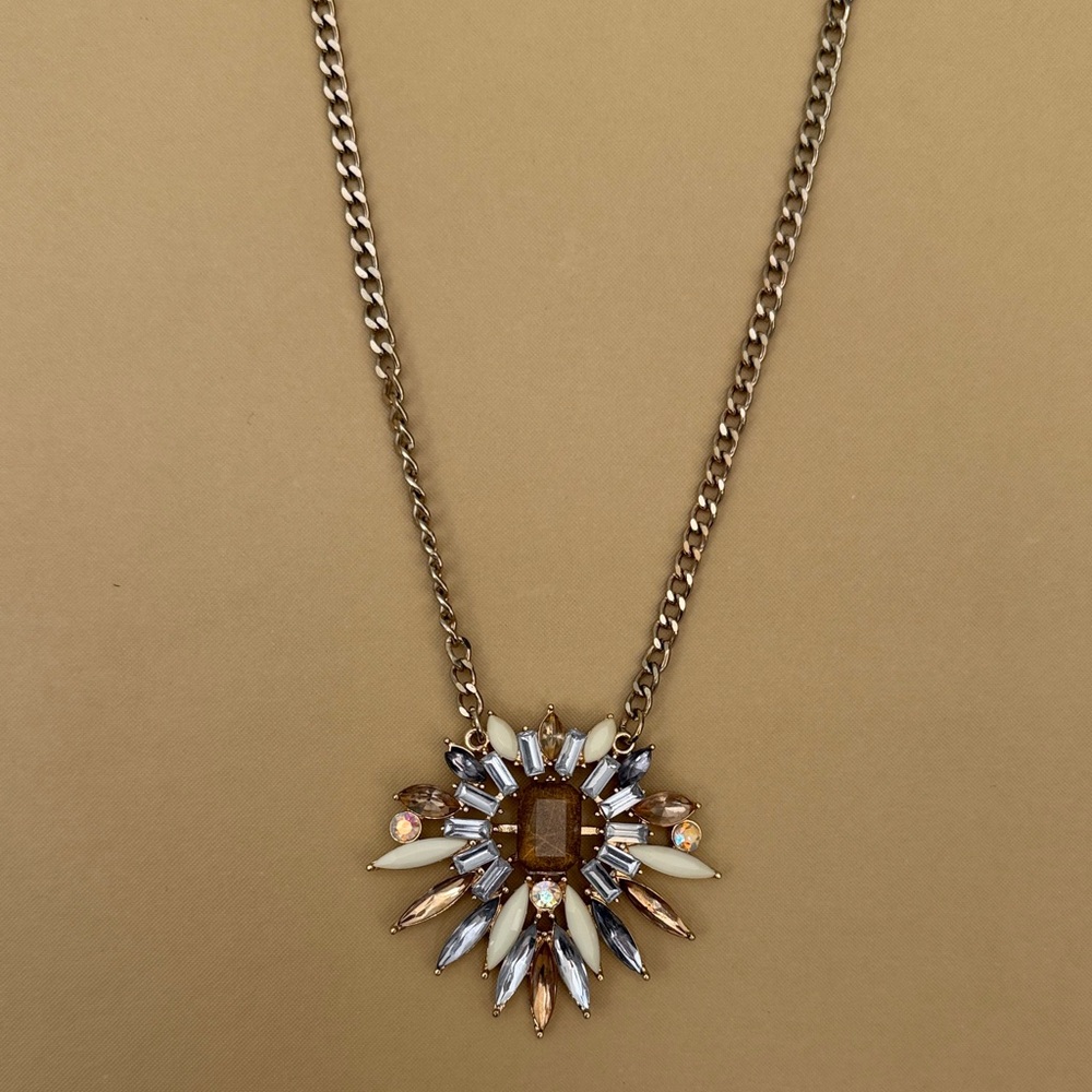 Elegant Gold and Cream Necklace